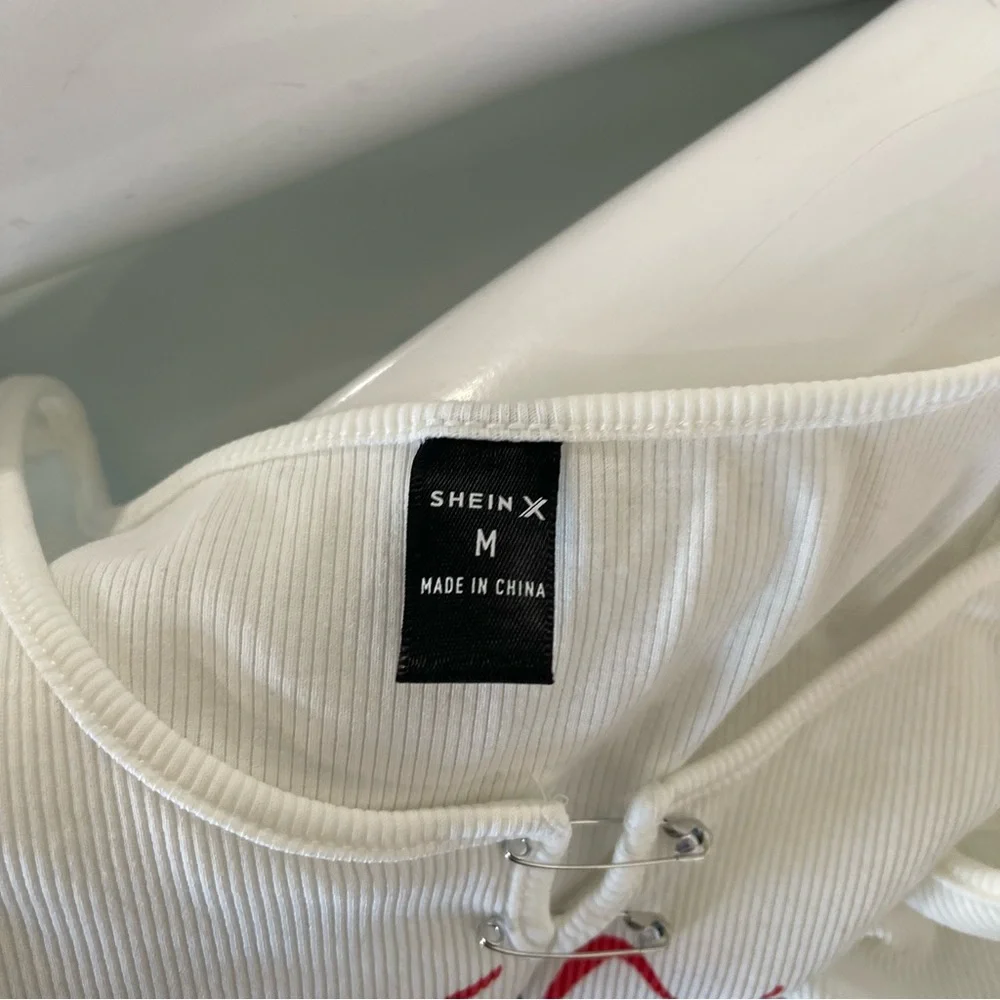 🤑 5/$25 SHEIN Skate Gang White Graphic Cropped Tank Top - Picture 3 of 4